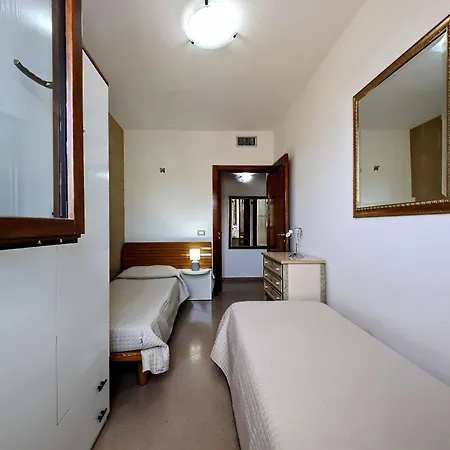 Oikia Vacanze S Cesarea Casa Rosa Su Holiday home *