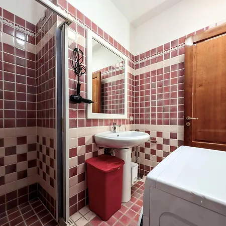 Holiday home Oikia Vacanze S Cesarea Casa Rosa Su *