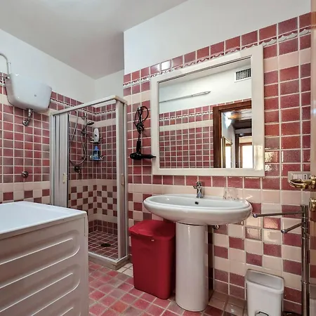 Holiday home Oikia Vacanze S Cesarea Casa Rosa Su *